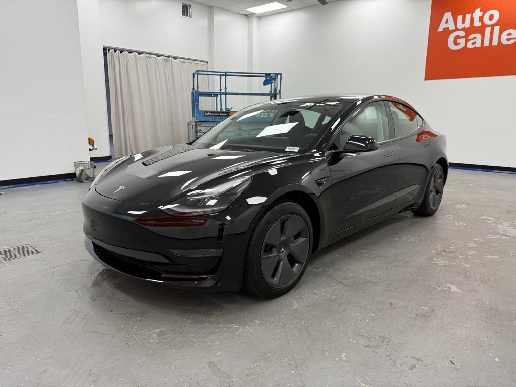 Used 2023 Tesla Model 3 Standard Range image 3