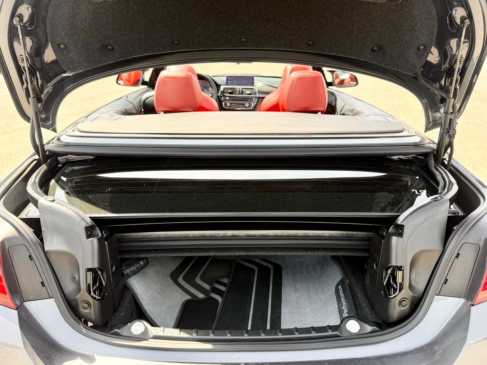 Used 2018 BMW M4 Convertible image 61