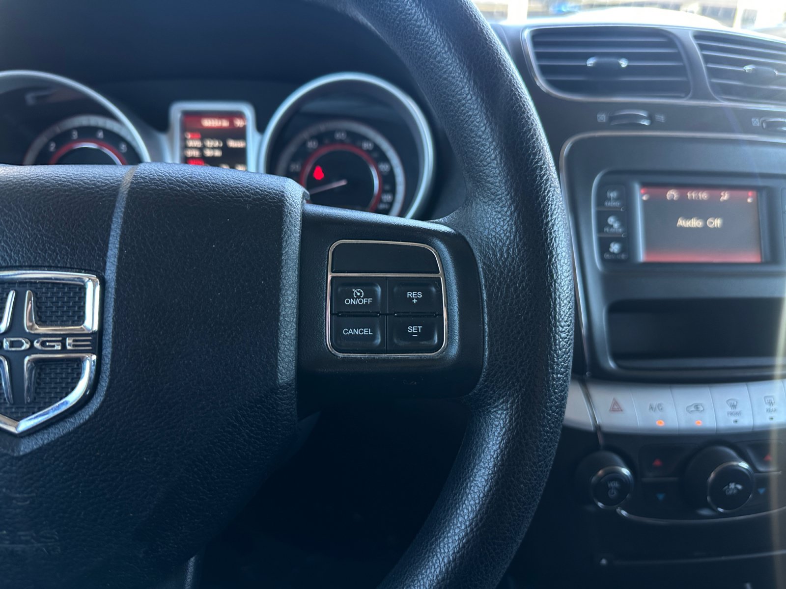 Used 2017 Dodge Journey SXT w/ Comfort/Convenience Group FWD image 19