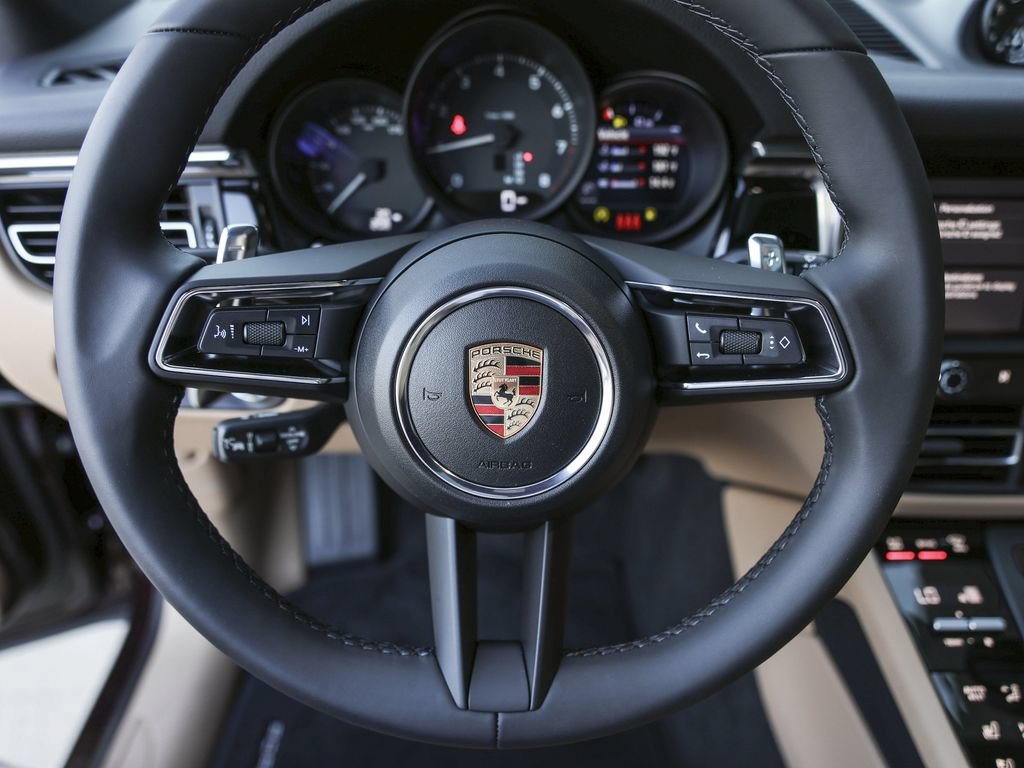 Certified 2026 Porsche Macan AWD/4WD image 17