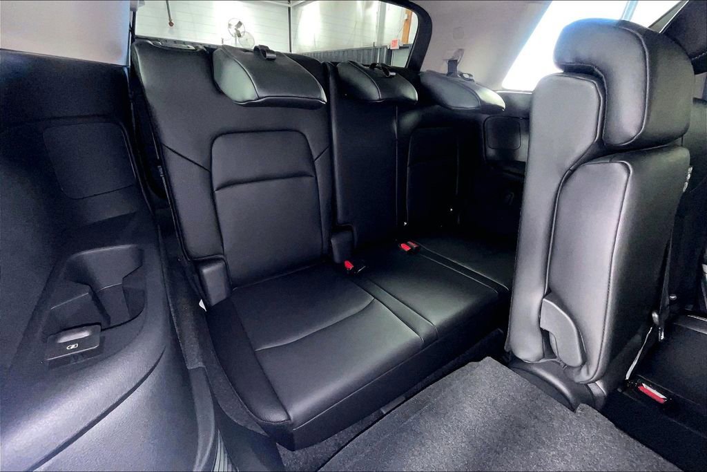 Used 2025 Nissan Pathfinder SL w/ Black Appearance Package image 39