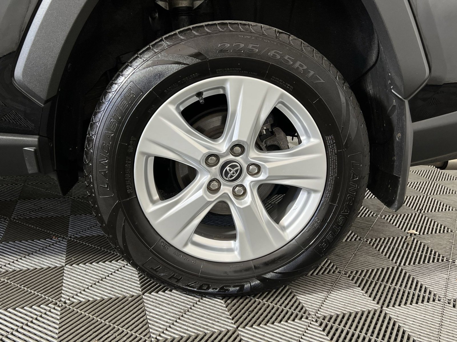 Used 2020 Toyota RAV4 XLE w/ Convenience Package image 12