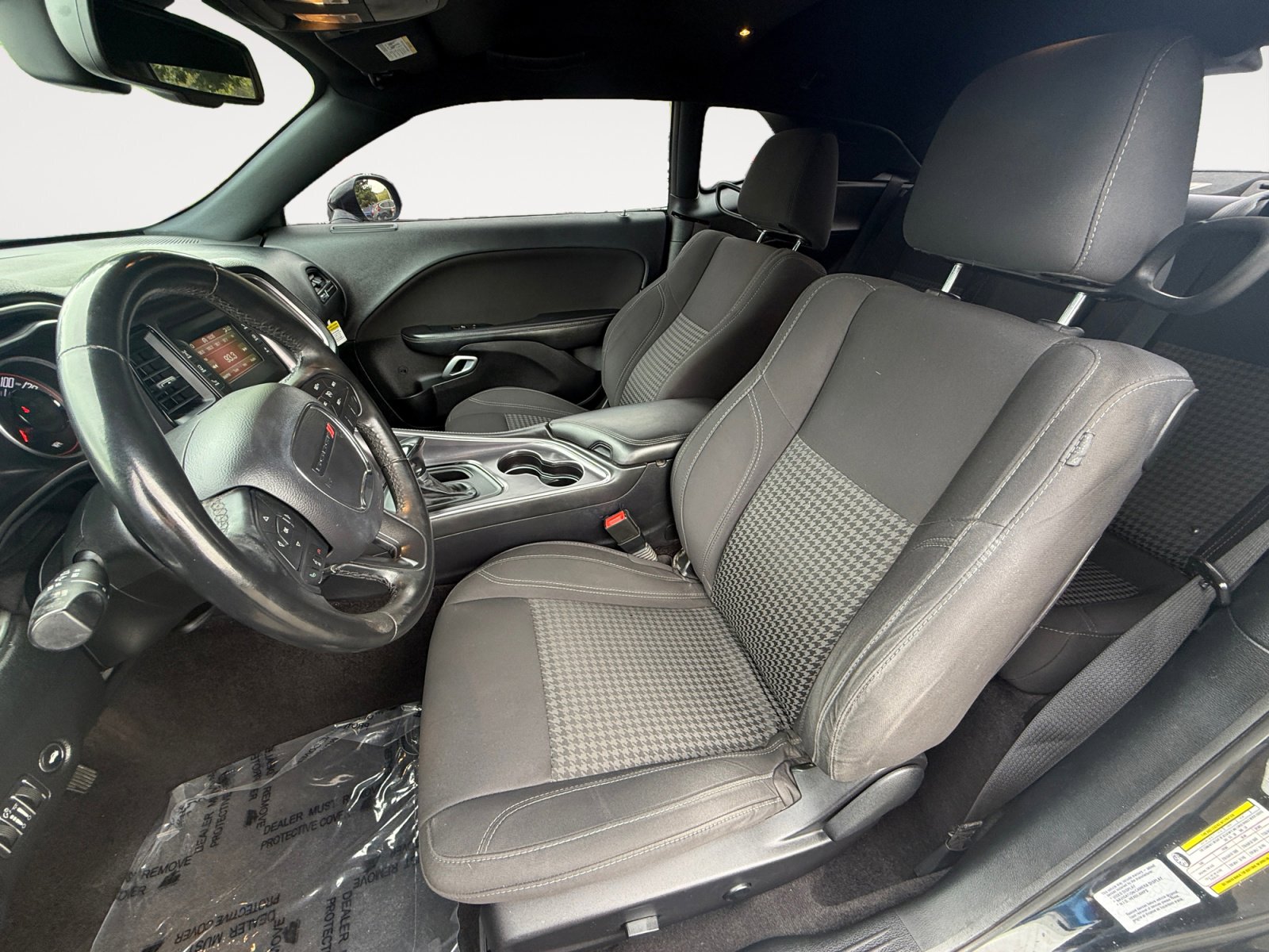 Used 2016 Dodge Challenger SXT RWD image 10