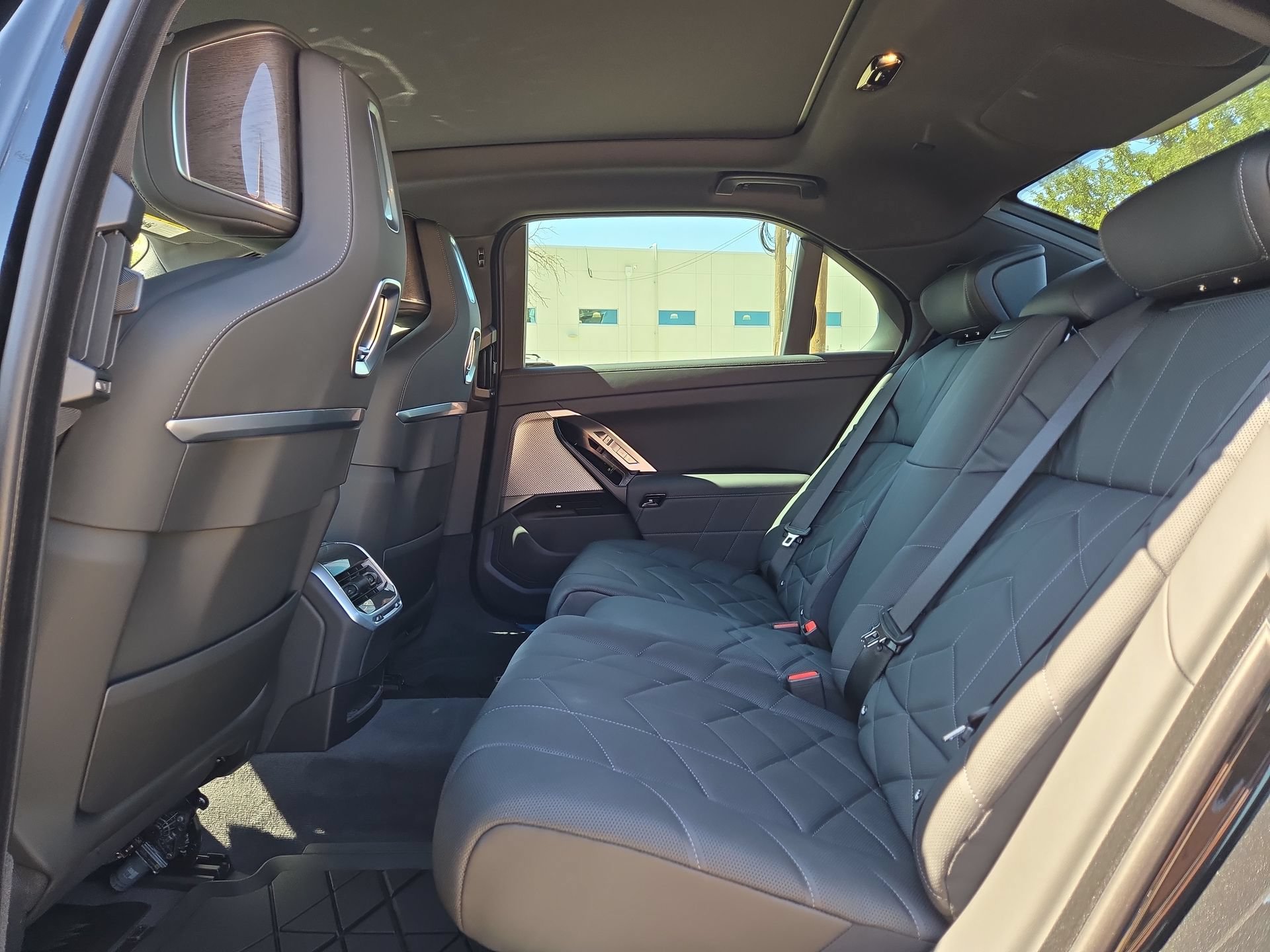 New 2026 BMW i7 xDrive60 AWD/4WD image 13