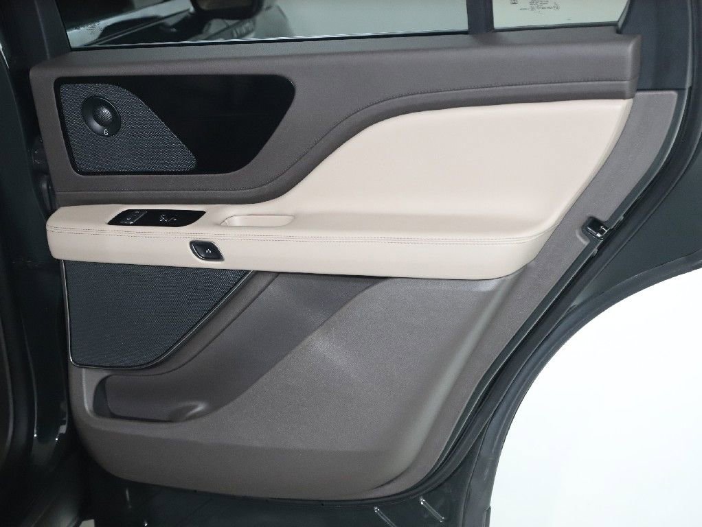 Certified 2023 Lincoln Aviator Reserve w/ Equipment Group 201A image 34
