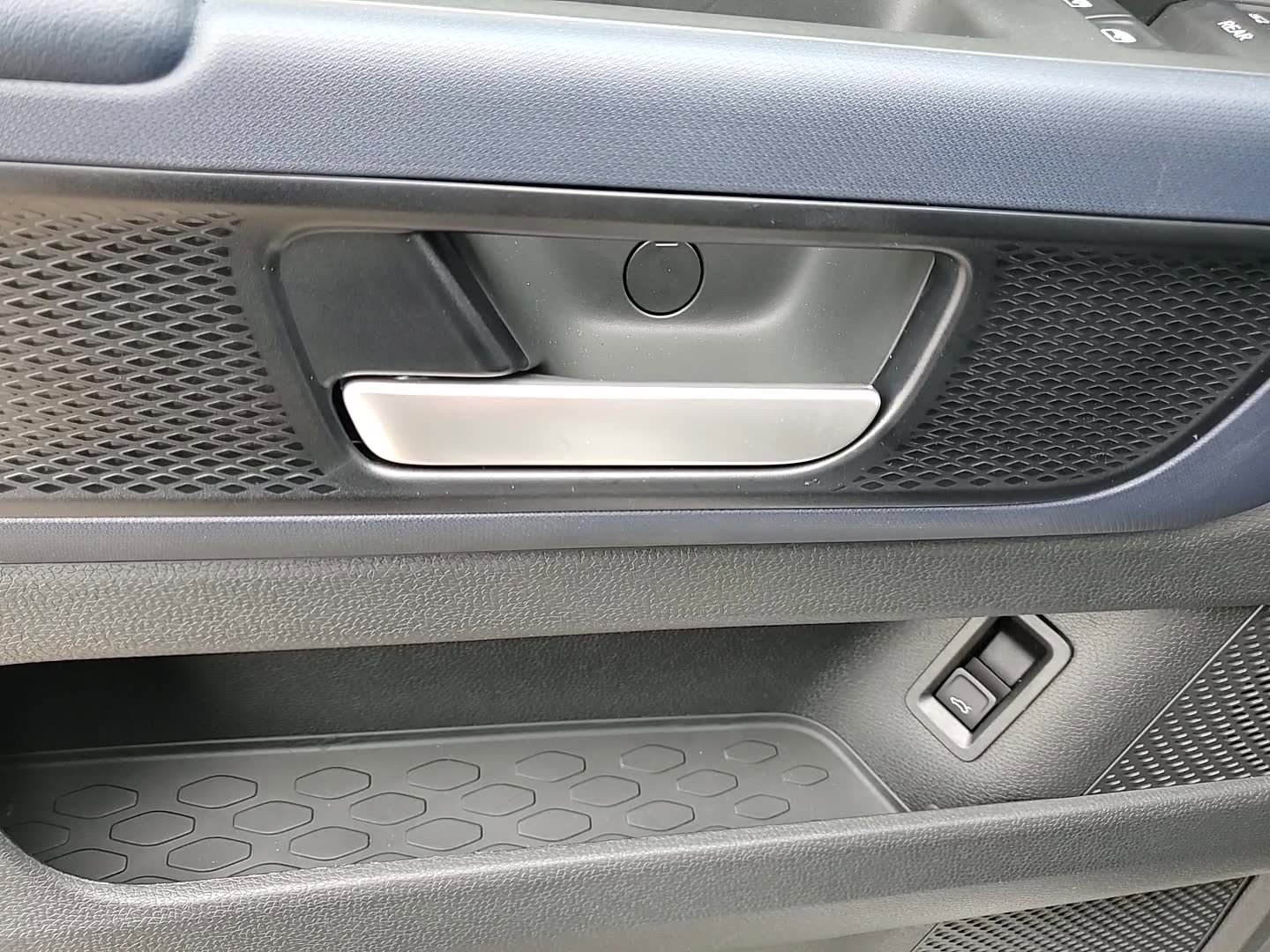 New 2025 Volkswagen ID. Buzz Pro S image 13