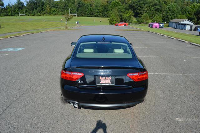 Used 2010 Audi A5 2.0T Premium image 10