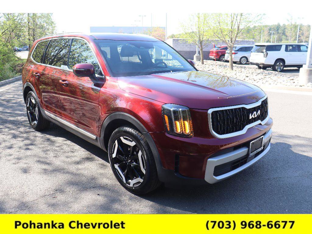 Used 2024 Kia Telluride EX w/ EX Captain's Chair Package image 1