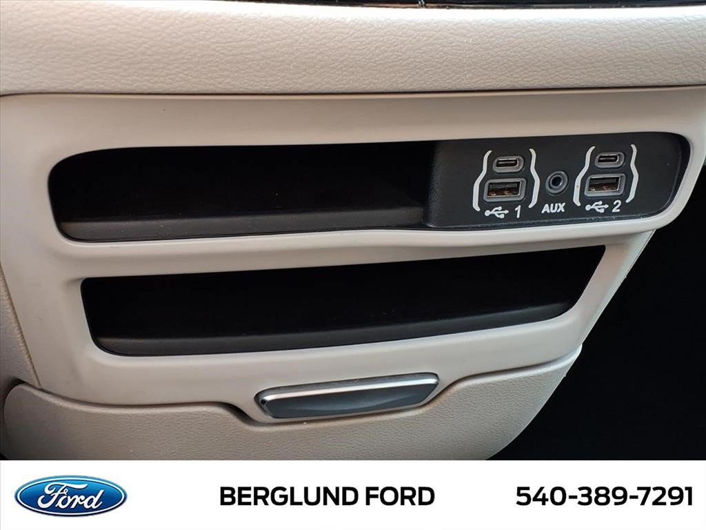 Used 2023 Chrysler Pacifica Touring-L FWD image 29