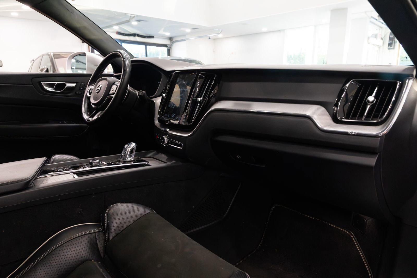 Used 2019 Volvo XC60 T8 R-Design AWD/4WD image 10