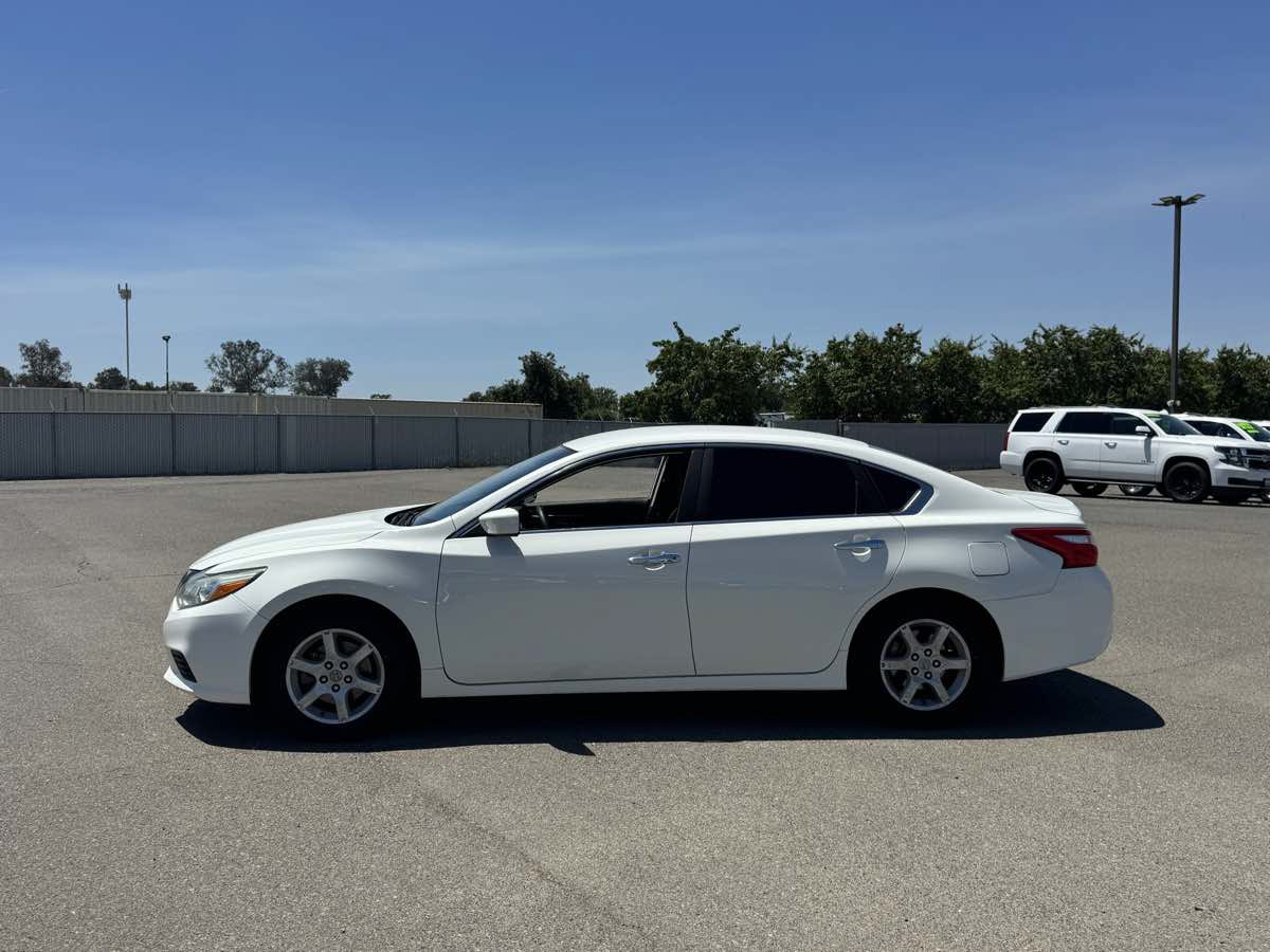 Used 2016 Nissan Altima 2.5 S w/ Power Driver Seat Package FWD image 6