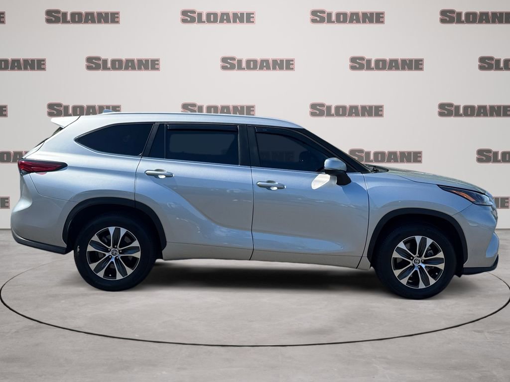Used 2023 Toyota Highlander XLE FWD image 6