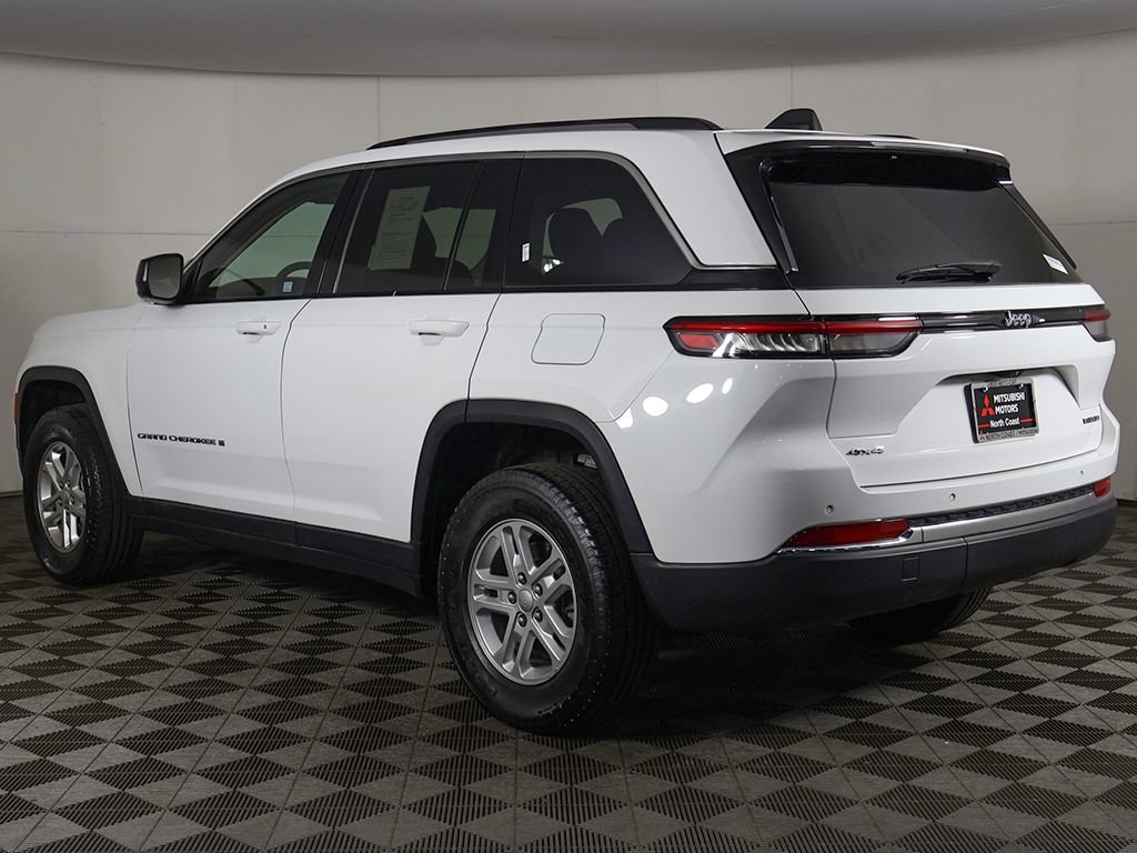 Used 2023 Jeep Grand Cherokee Laredo AWD/4WD image 7
