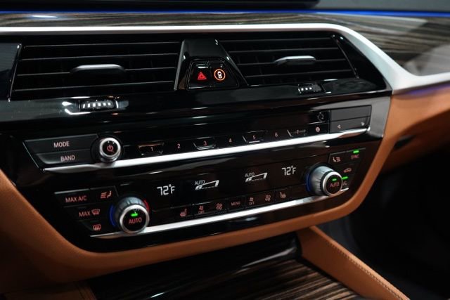 Used 2023 BMW 540i xDrive w/ M Sport Package image 27