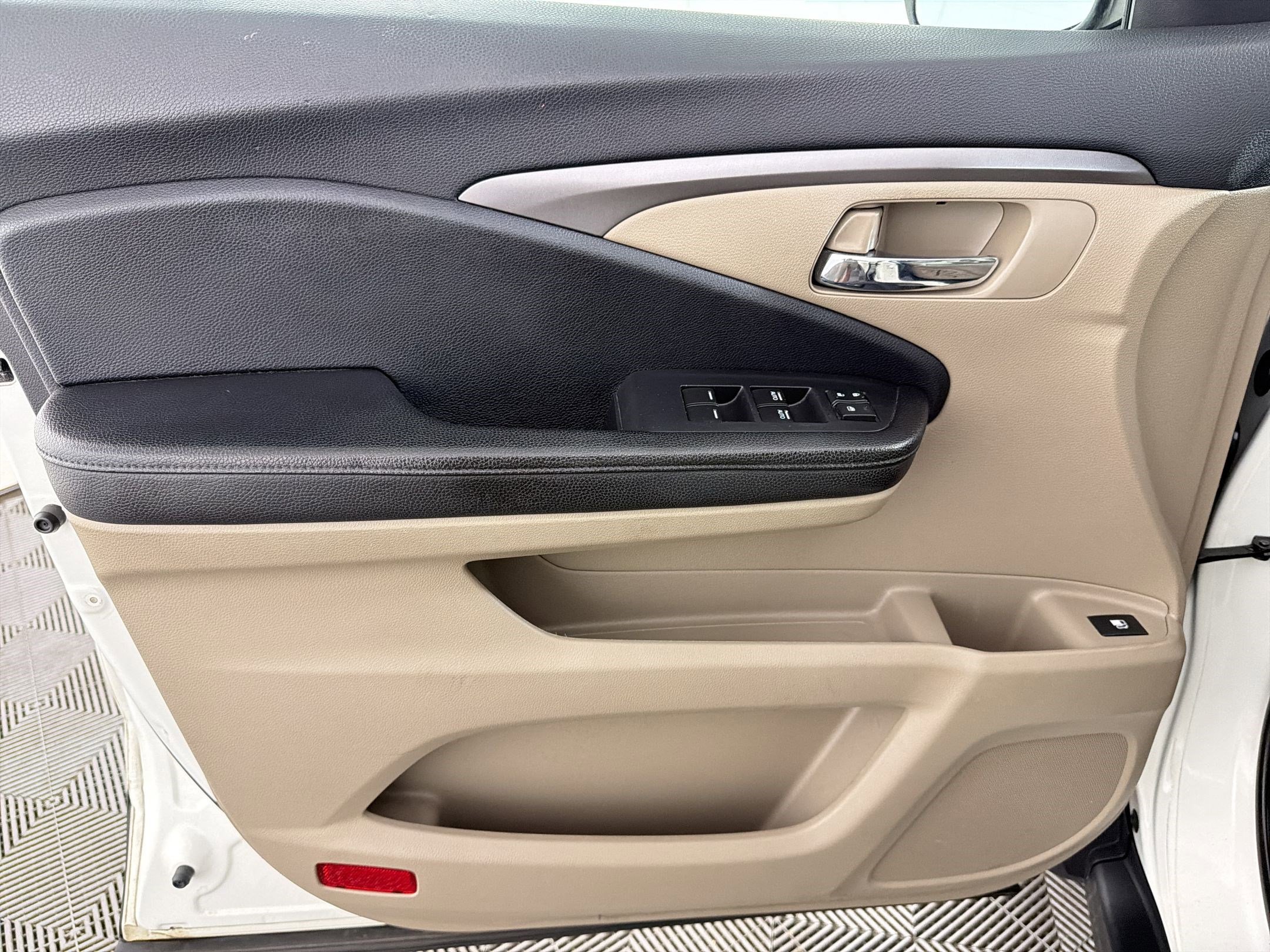 Used 2018 Honda Pilot EX image 13