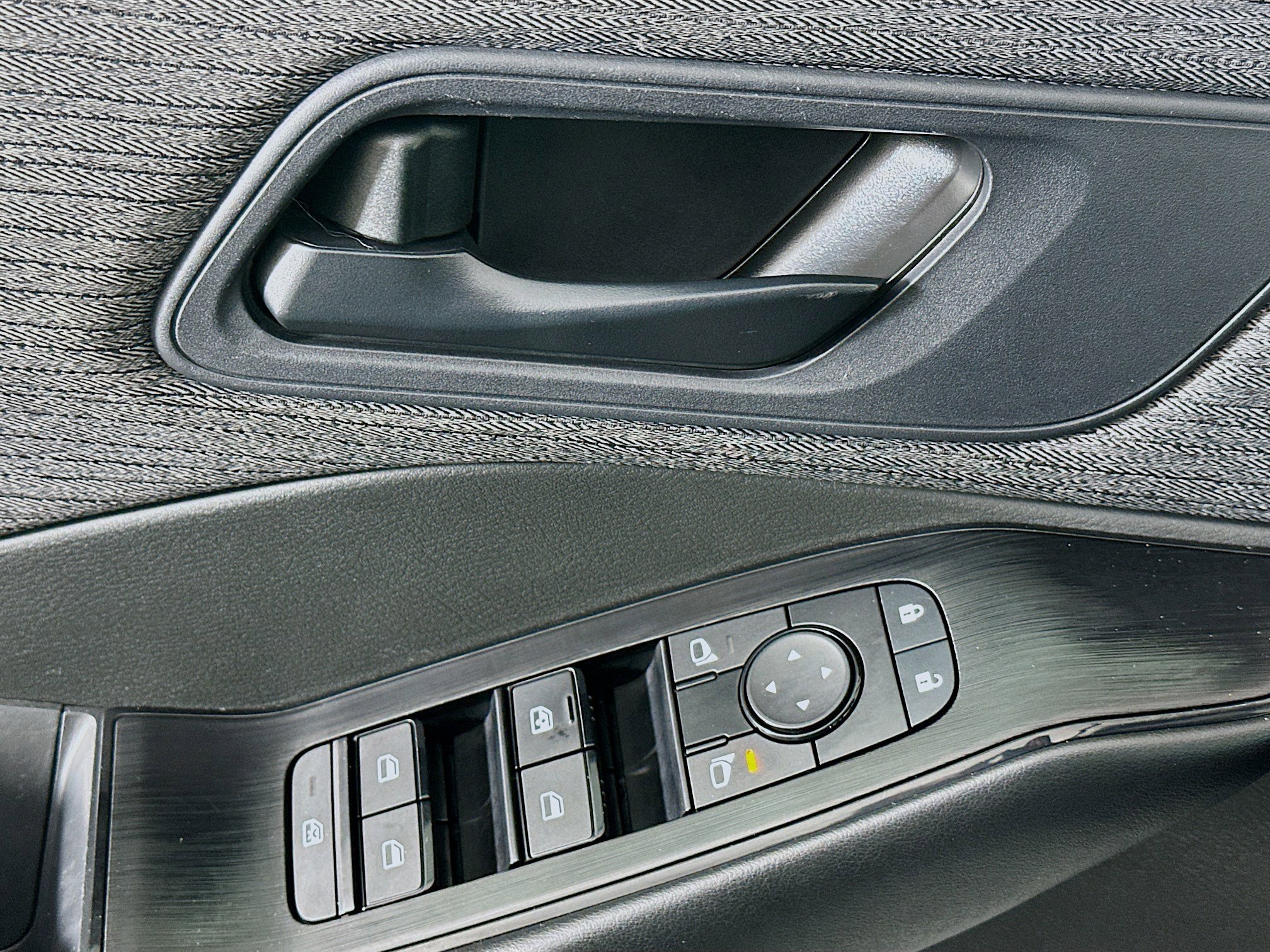 Used 2023 Nissan Rogue S image 15