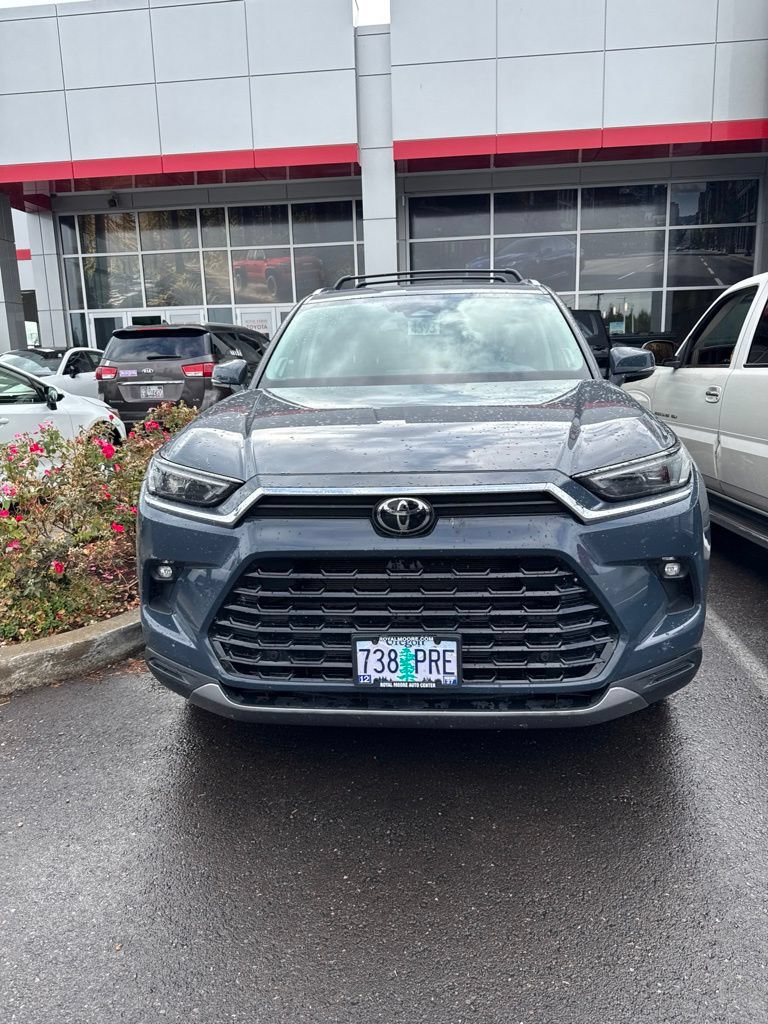 Used 2024 Toyota Grand Highlander AWD image 2