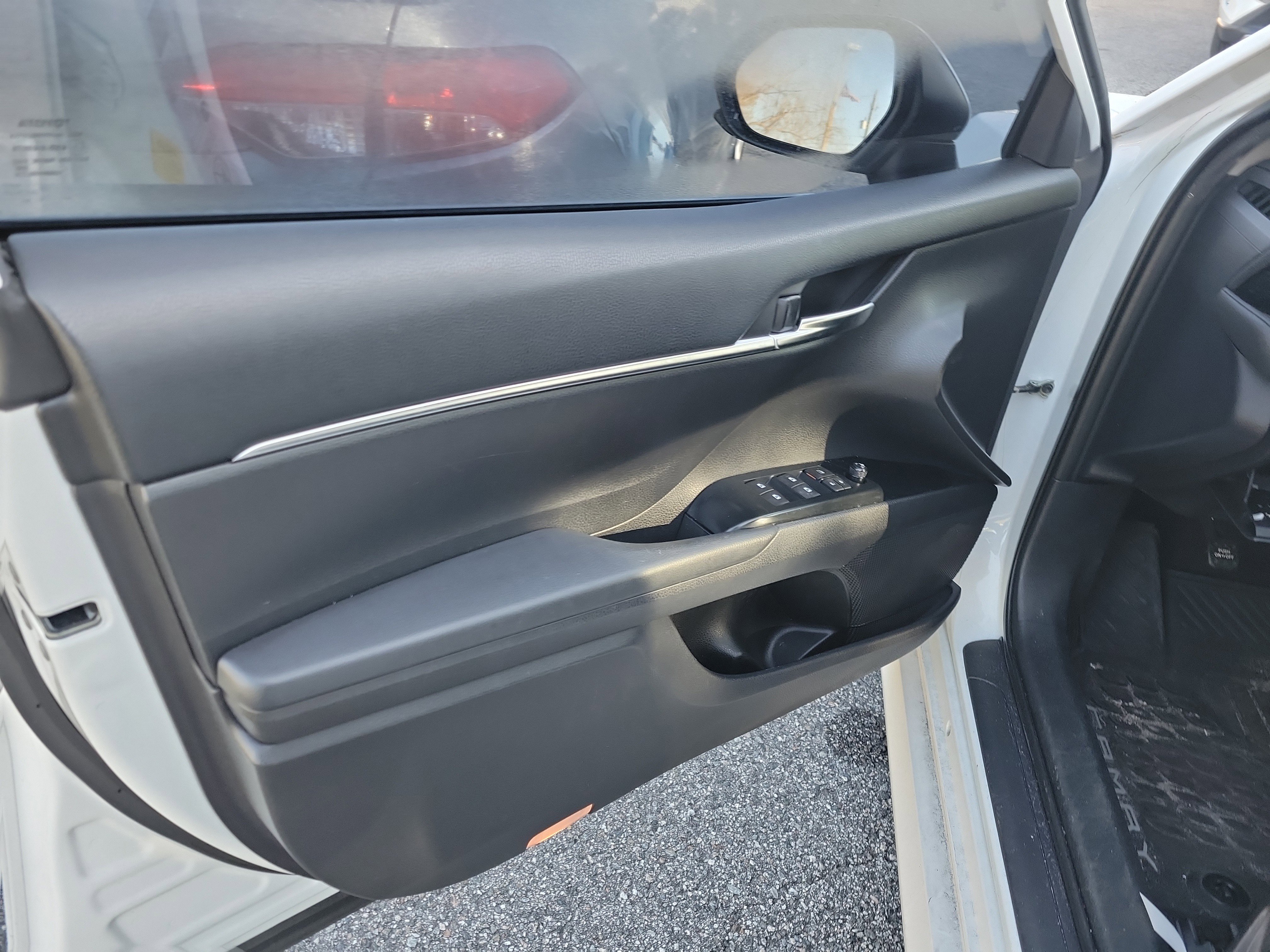 Used 2019 Toyota Camry LE image 28