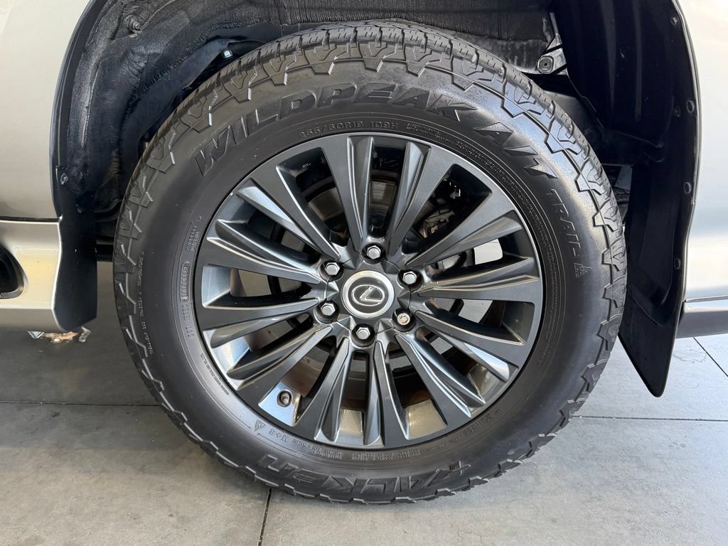 Used 2021 Lexus GX 460 Luxury w/ Sport Design Package AWD/4WD image 16