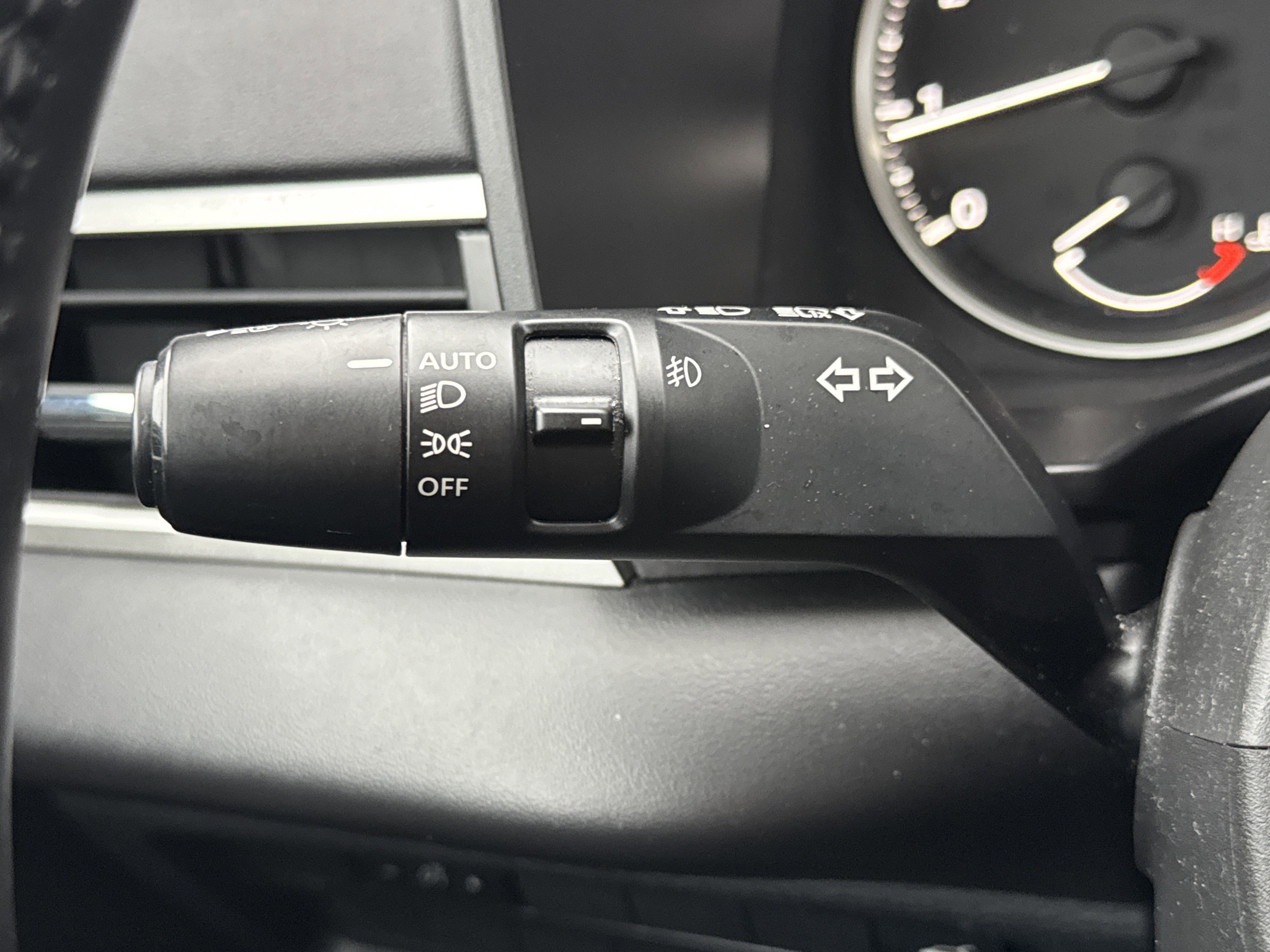 Used 2024 Mitsubishi Outlander SE Black Edition image 15