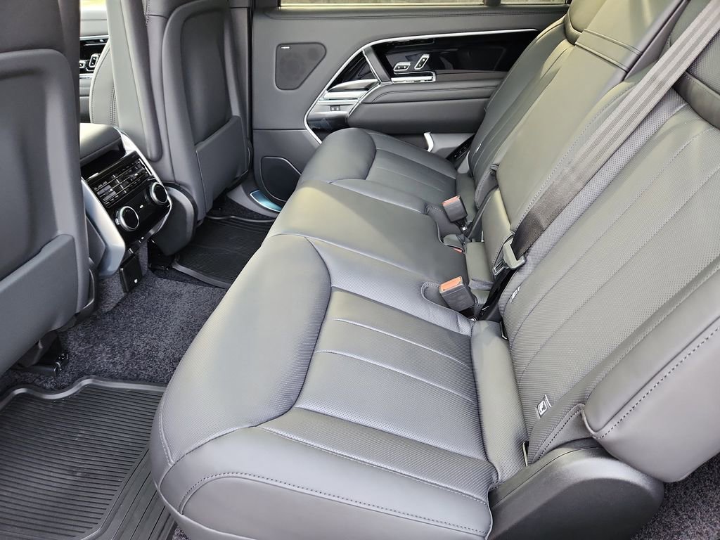 New 2026 Land Rover Range Rover Long Wheelbase SE image 5