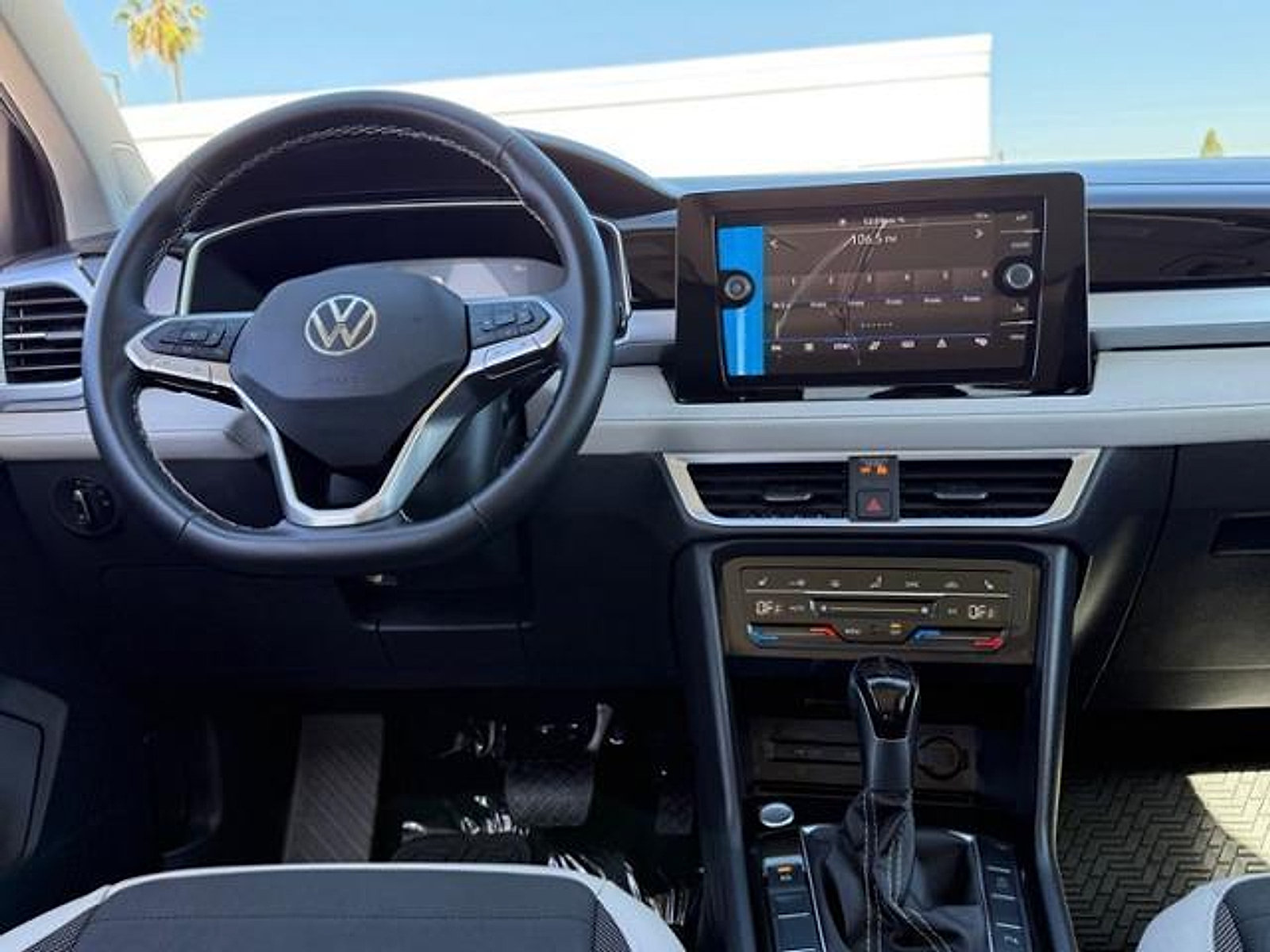 New 2026 Volkswagen Taos SE FWD image 25