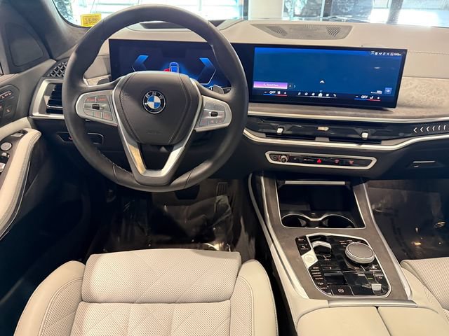 Used 2024 BMW X7 xDrive40i w/ Parking Assistance Package AWD/4WD image 12