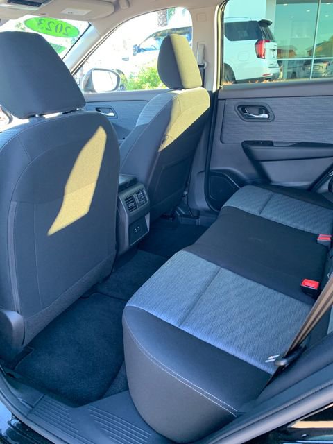 Used 2023 Nissan Rogue SV FWD image 16