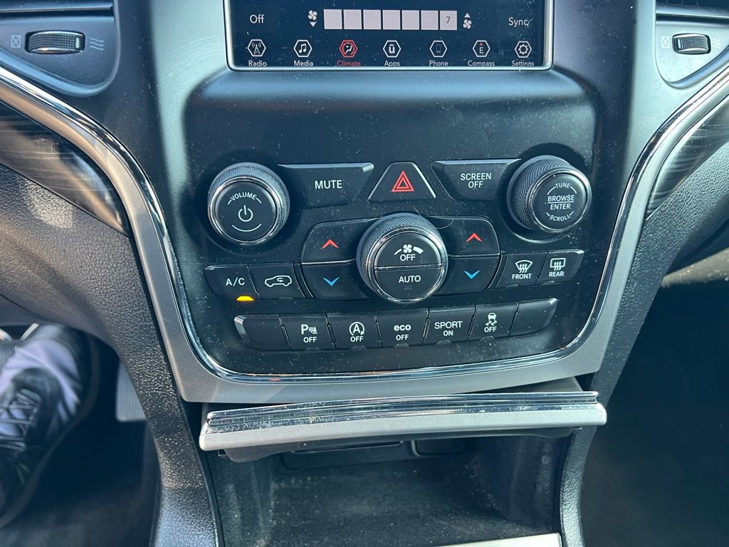 Used 2020 Jeep Grand Cherokee Laredo image 31