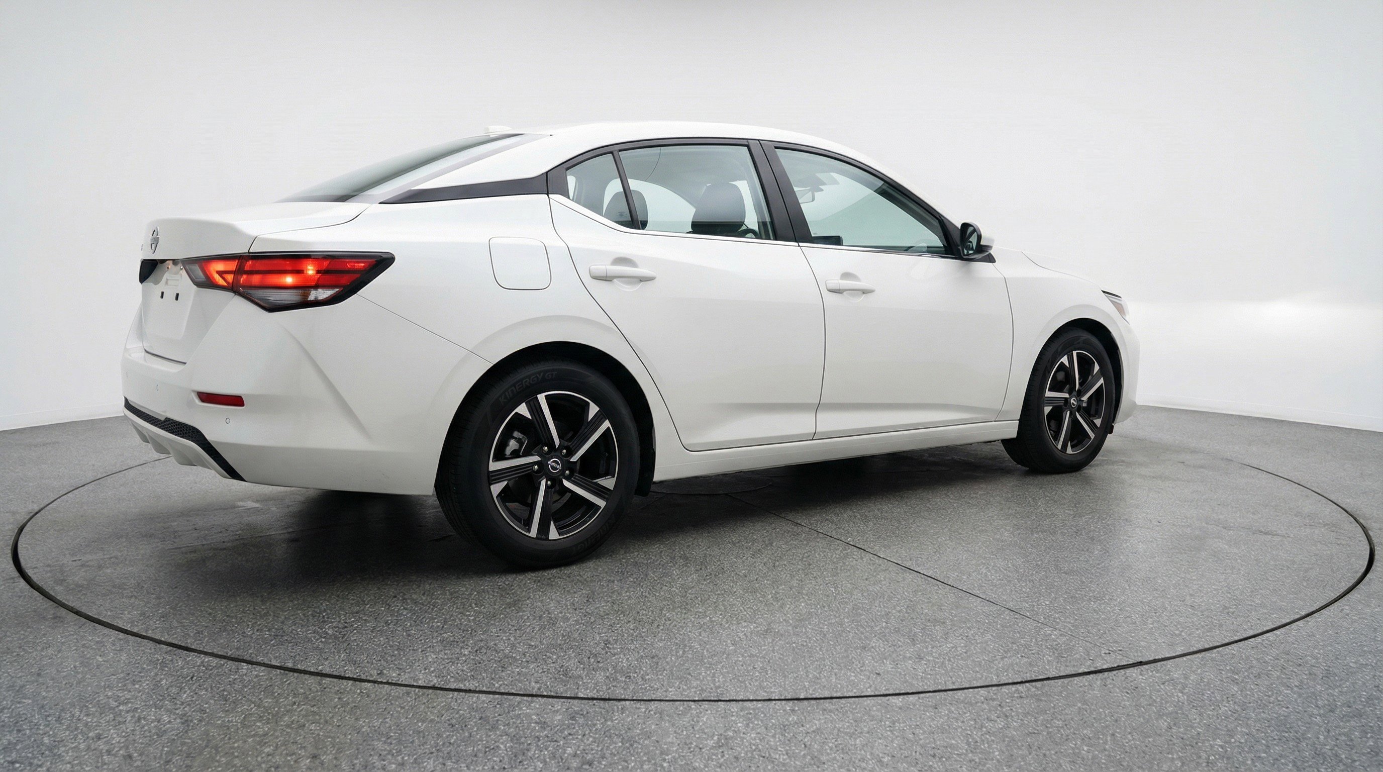 Used 2025 Nissan Sentra SV image 9