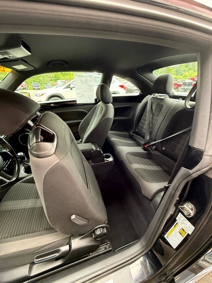 Used 2013 Volkswagen Beetle 2.0T image 9