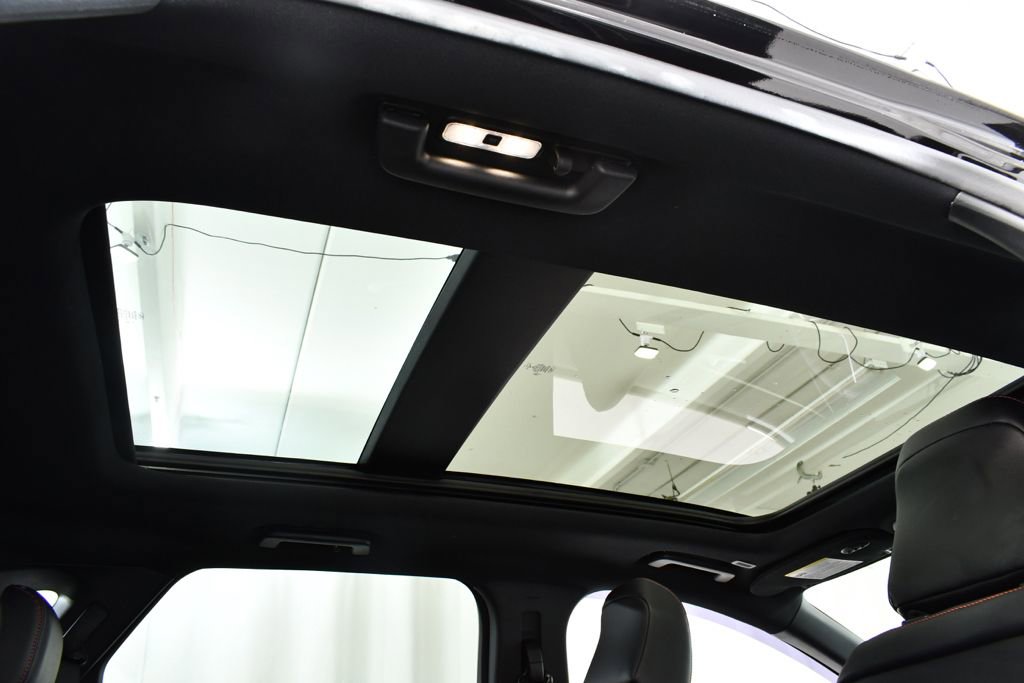 Used 2022 Ford Edge ST-Line image 18