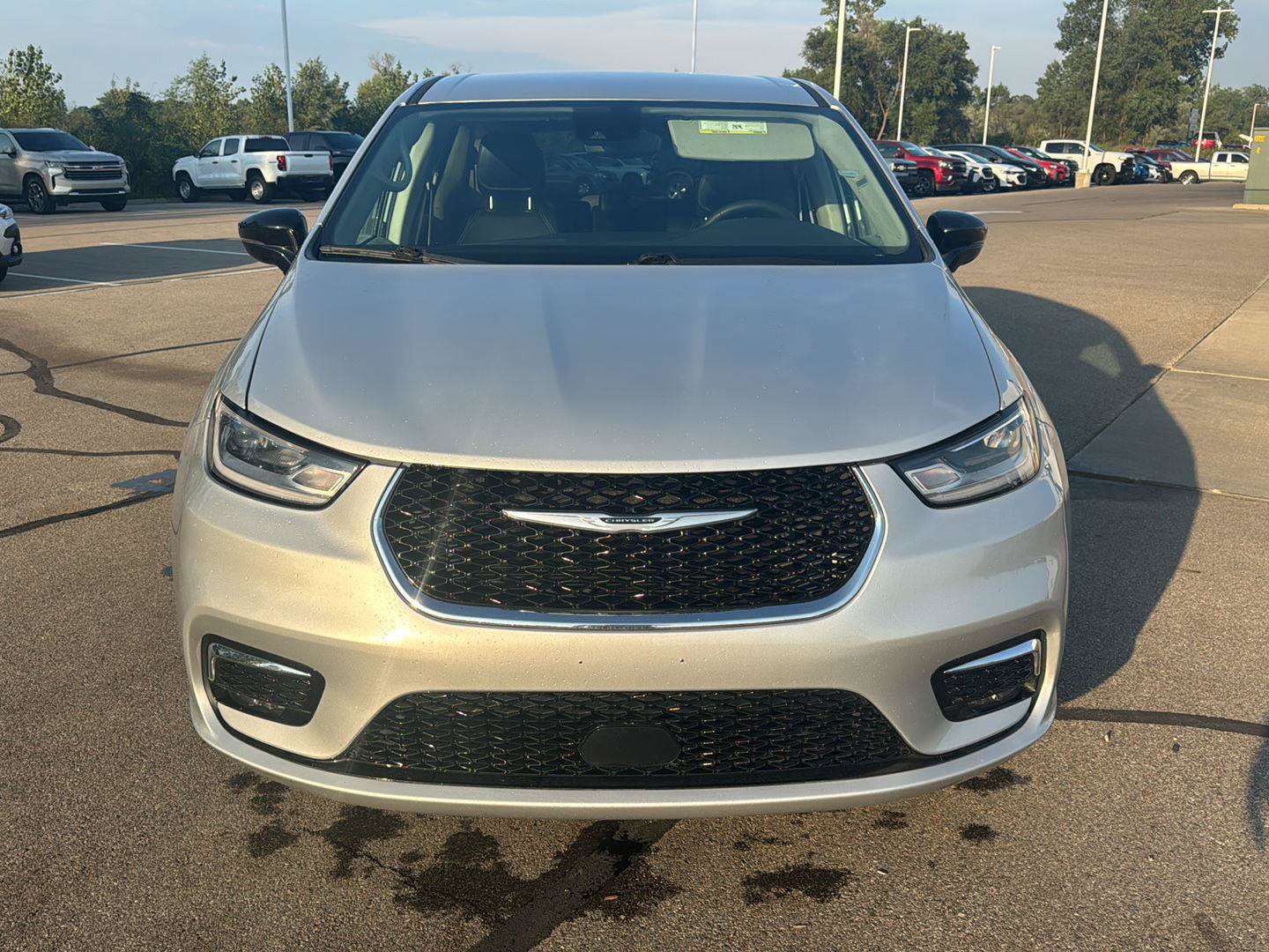 Used 2024 Chrysler Pacifica Touring-L FWD image 8