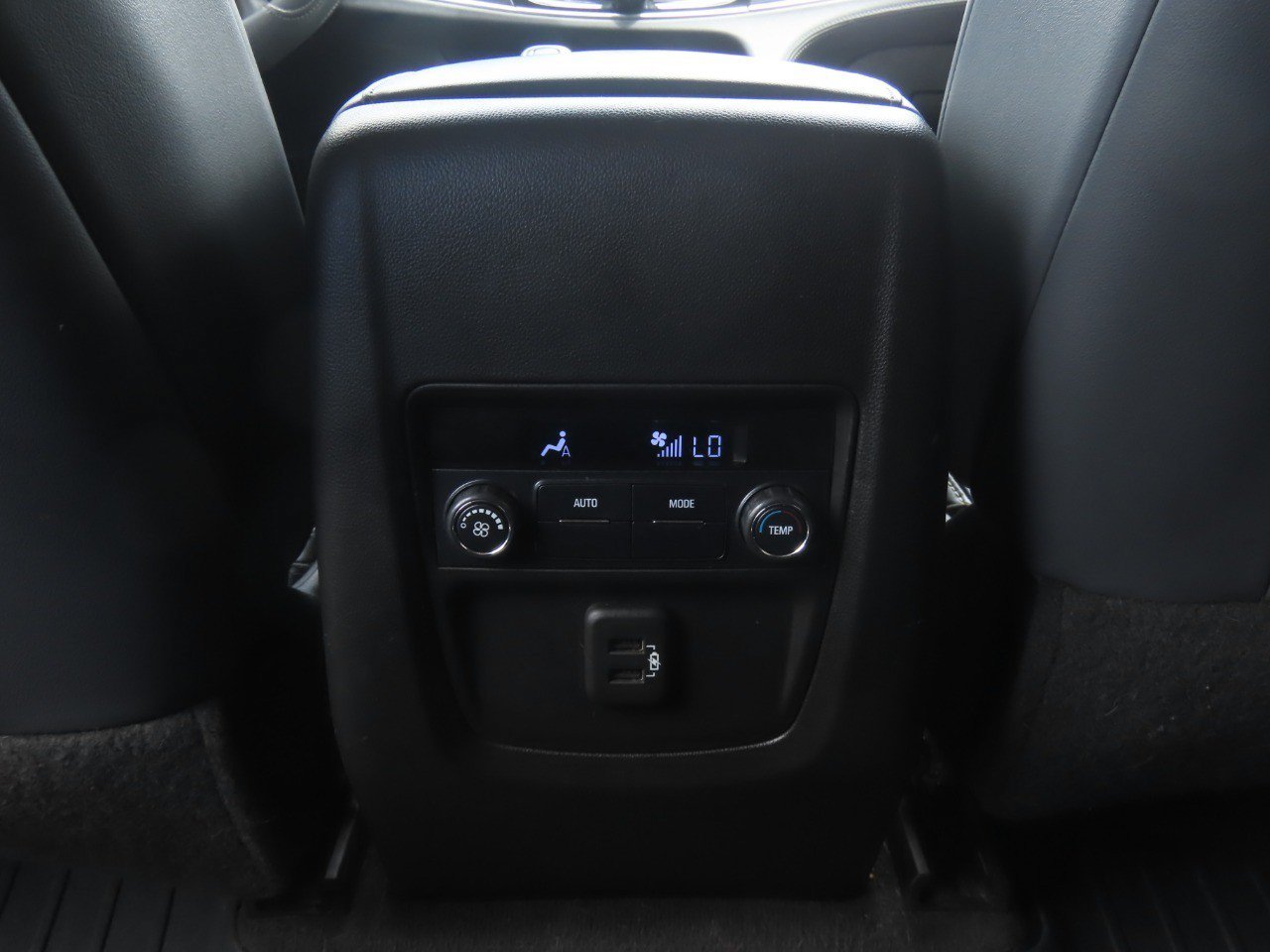 Used 2019 Buick Enclave Essence AWD/4WD image 21
