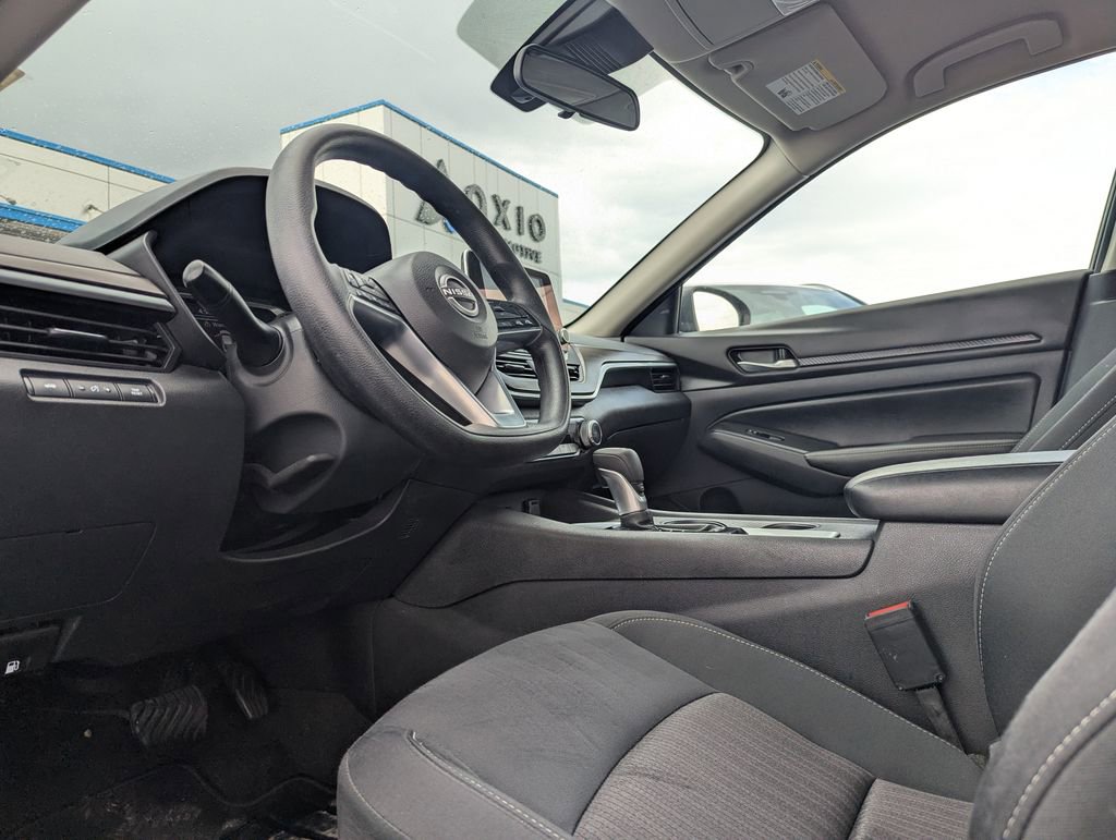 Used 2025 Nissan Altima 2.5 SV AWD/4WD image 24