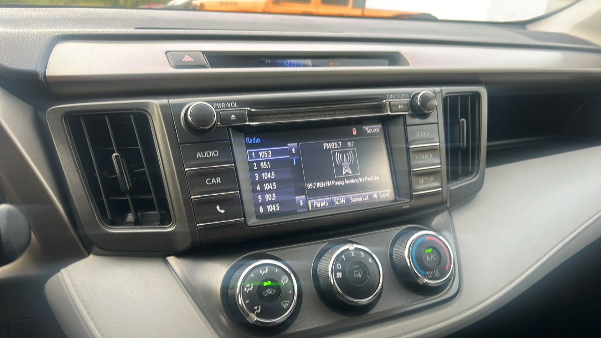 Used 2015 Toyota RAV4 LE image 31