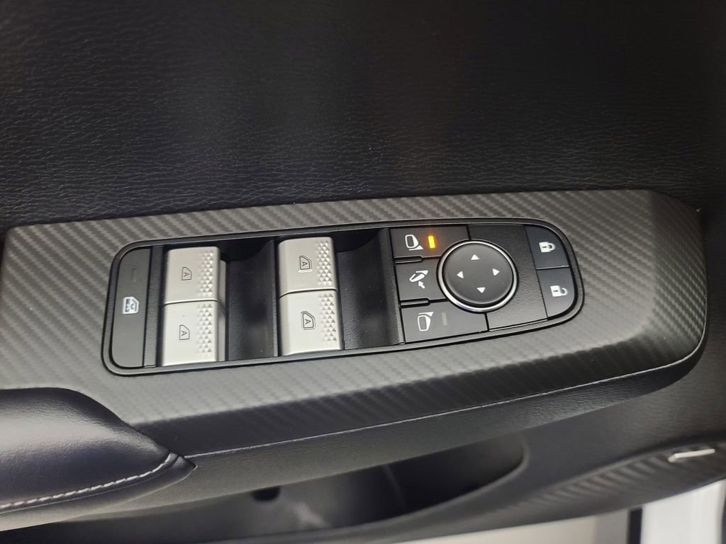 Used 2025 Mitsubishi Outlander SE image 23