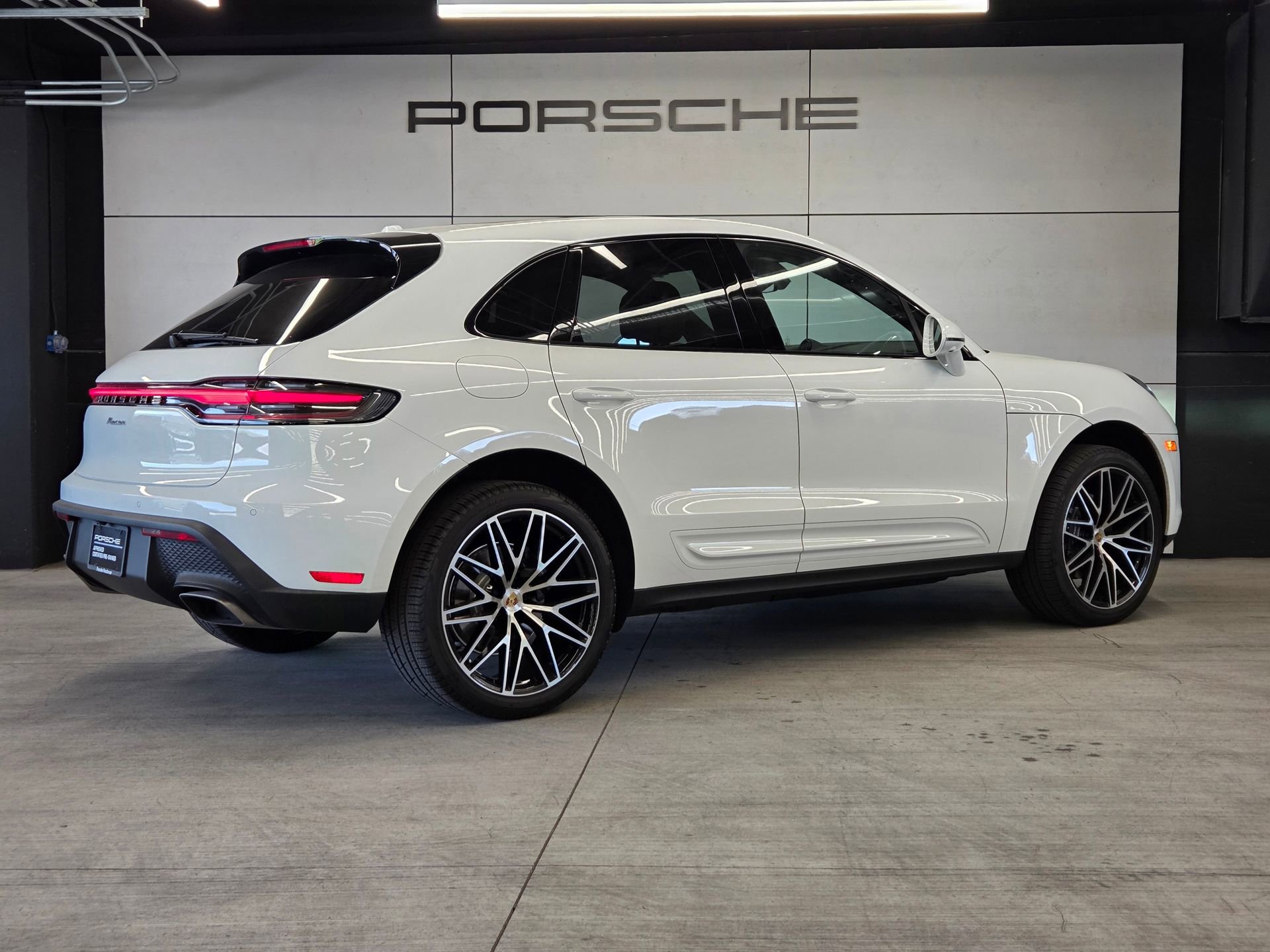 Certified 2026 Porsche Macan AWD/4WD image 6