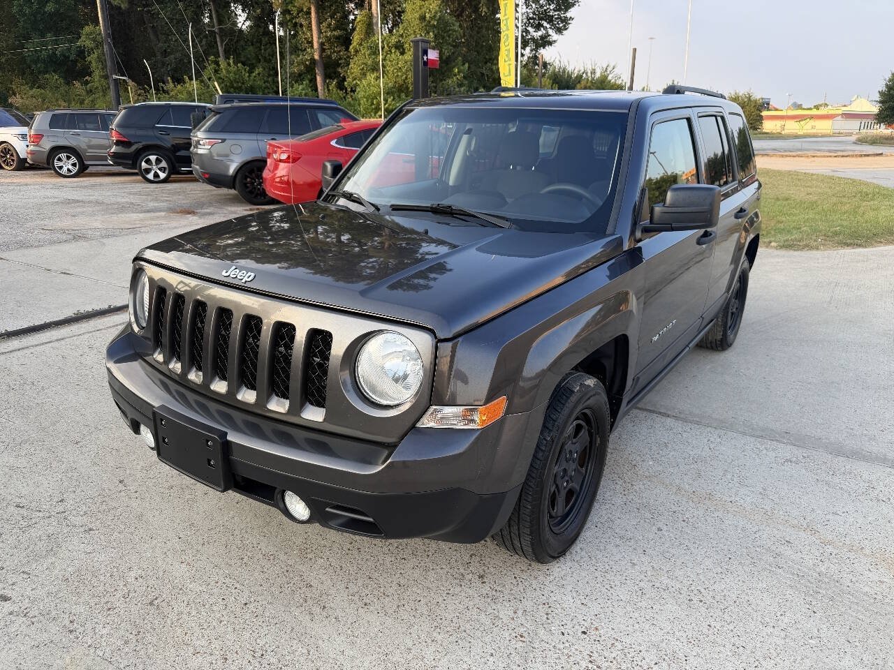 Used 2017 Jeep Patriot Sport FWD image 2