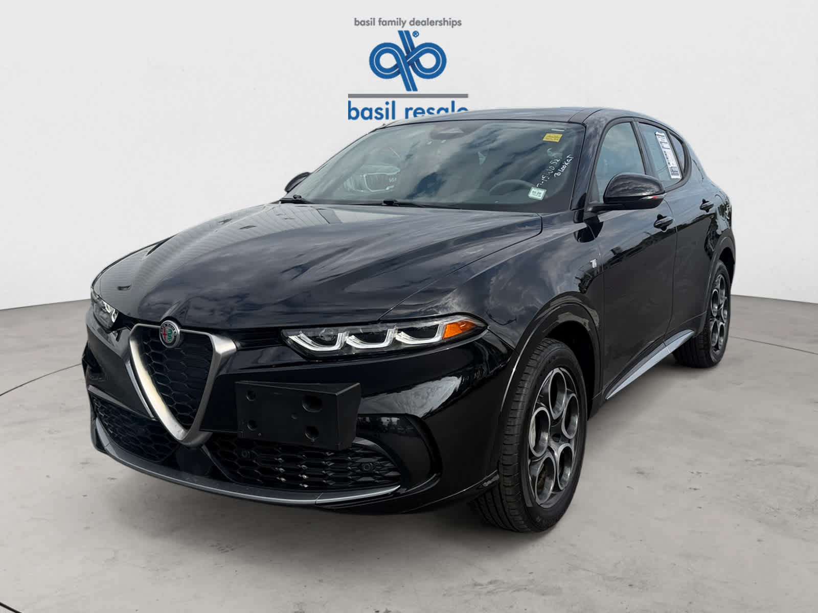 Used 2024 Alfa Romeo Tonale Ti w/ Premium Interior Package AWD/4WD image 2