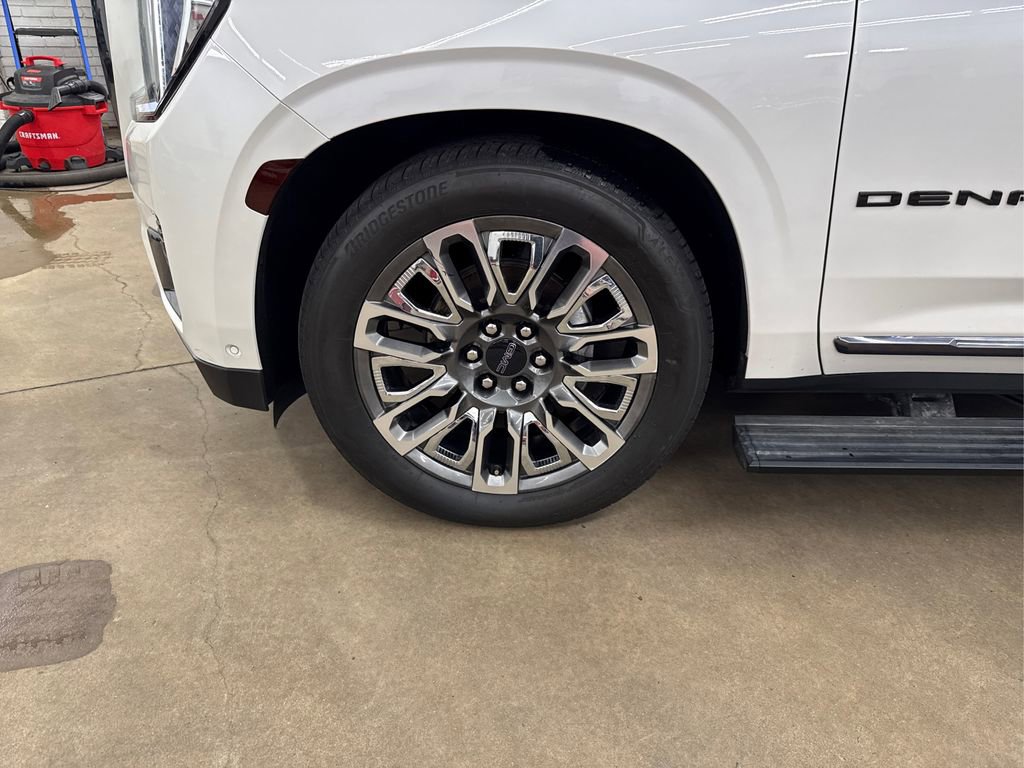 Used 2023 GMC Yukon Denali Ultimate image 12