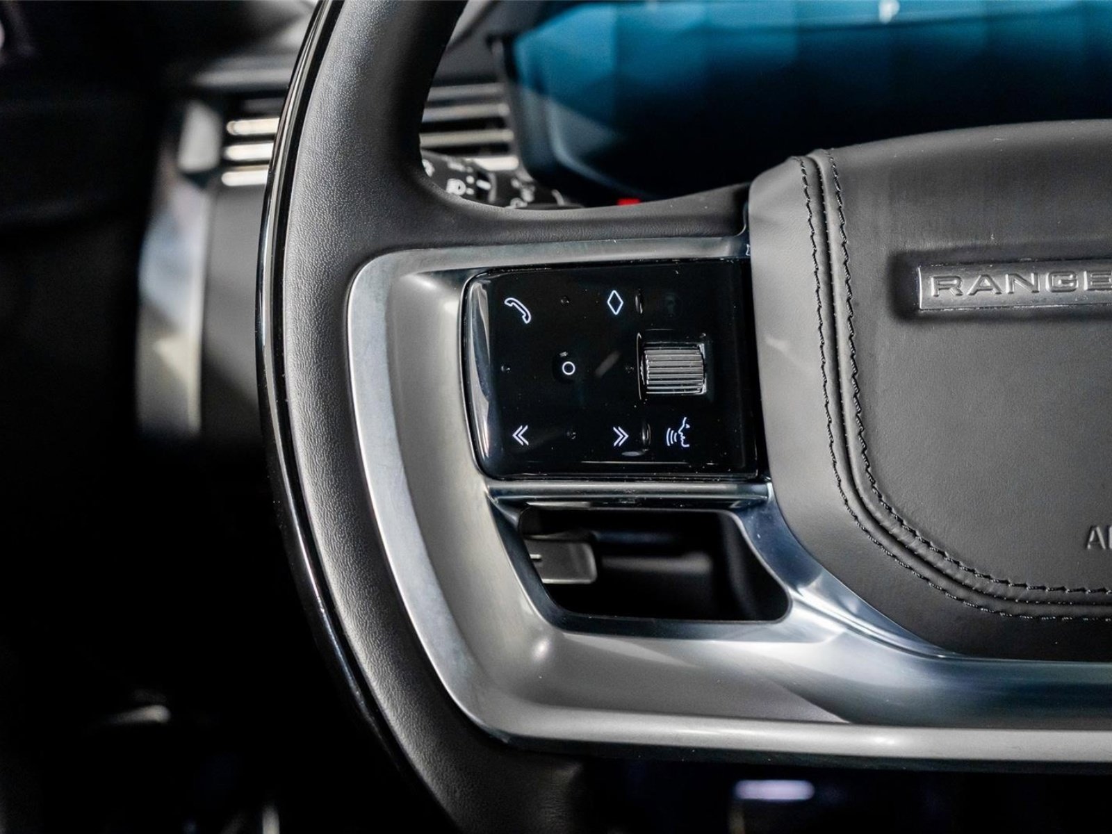 Used 2024 Land Rover Range Rover Long Wheelbase Autobiography image 41