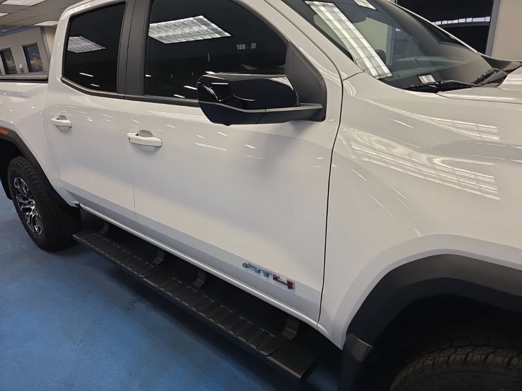 Certified 2025 GMC Canyon AT4 AWD/4WD image 6