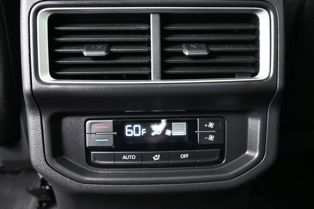 Used 2025 Volkswagen Atlas Peak Edition SE AWD/4WD image 22
