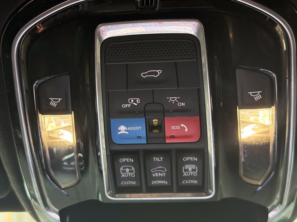 Used 2022 Jeep Grand Wagoneer Series II w/ Premium Group II AWD/4WD image 20