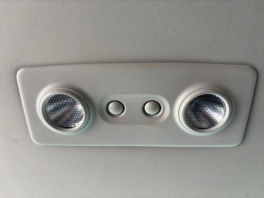 Used 2010 Chevrolet Traverse LT FWD image 24