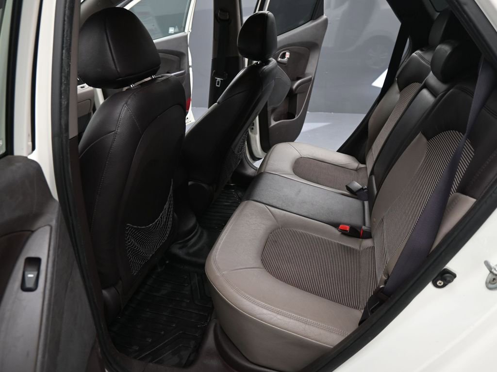 Used 2013 Hyundai Tucson GLS image 16