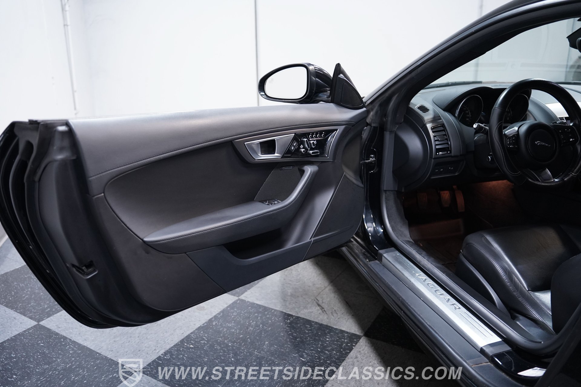 Used 2016 Jaguar F-TYPE Coupe RWD image 30