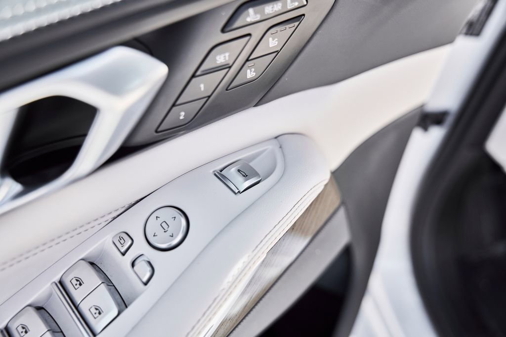 Used 2023 BMW ALPINA XB7 image 35