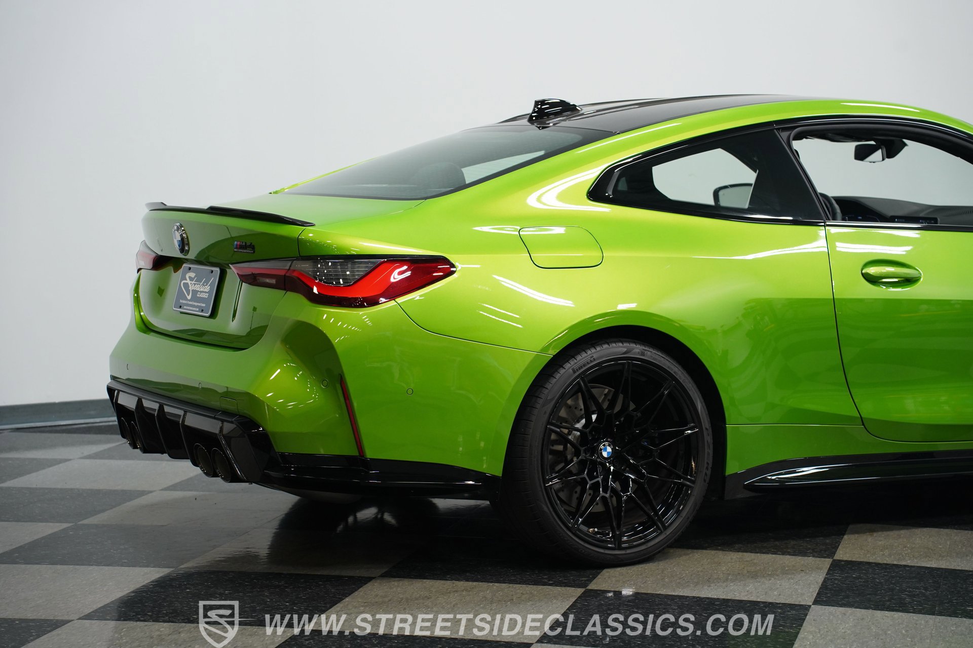 Used 2021 BMW M4 Competition w/ M Carbon Exterior Package RWD image 26